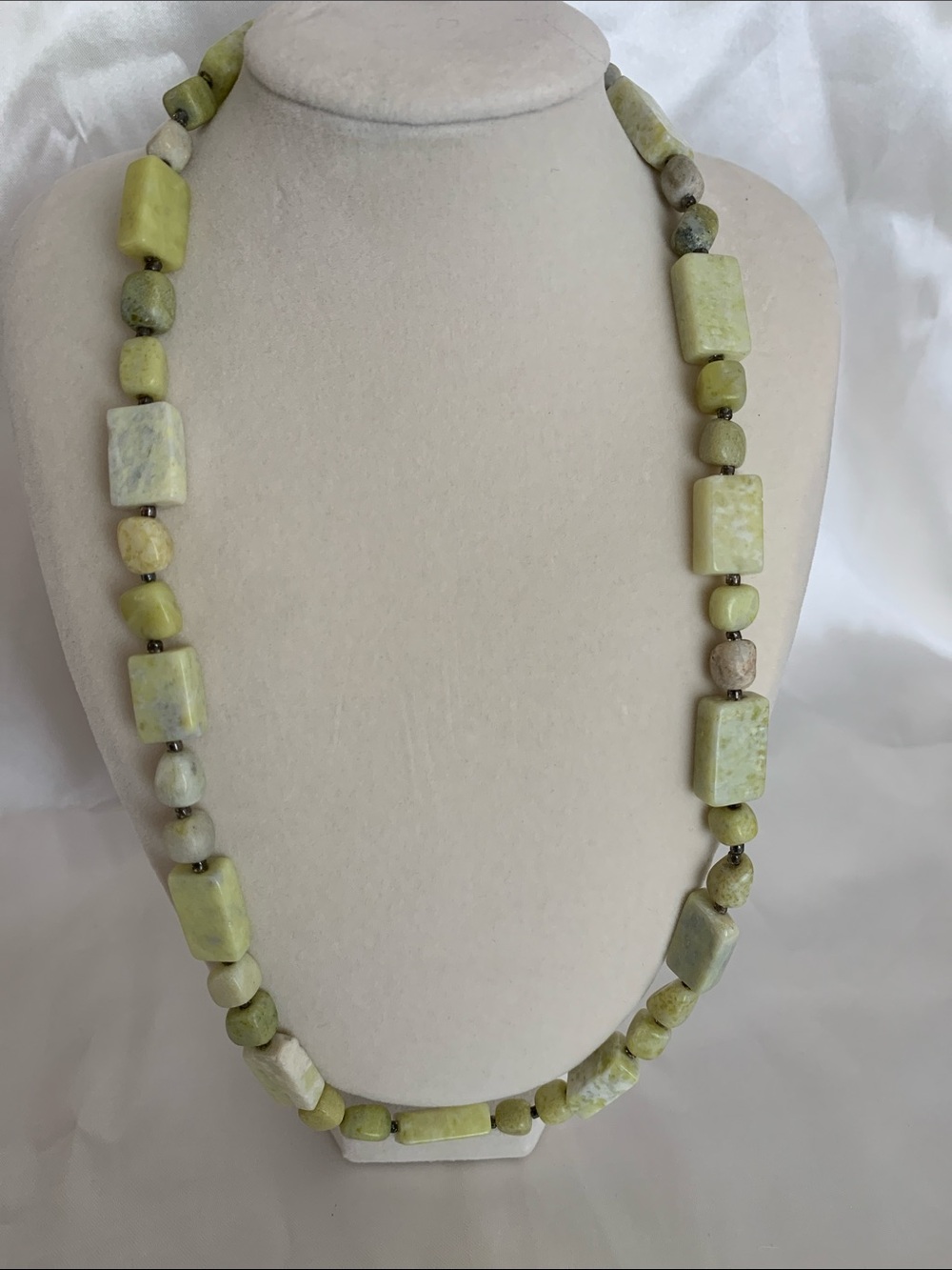 Vintage Genuine Serpentine Gemstone Necklace - Women Jewelry - Picture 6 of 7
